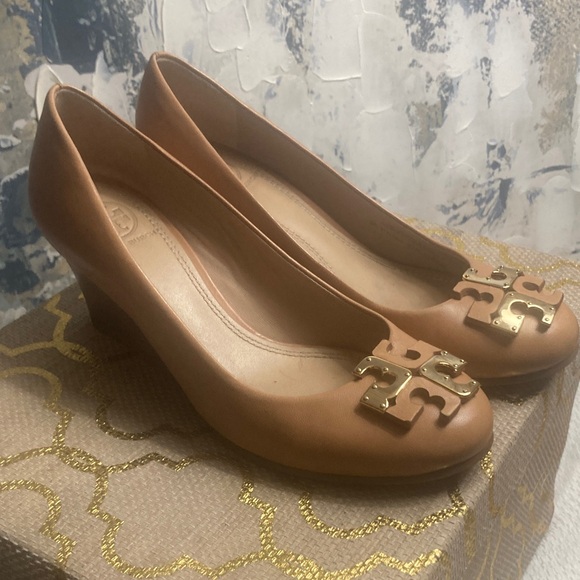 Authentic Tory Burch Lowell New Logo Wedge Pump with Stacked wooden heels - Picture 13 of 17